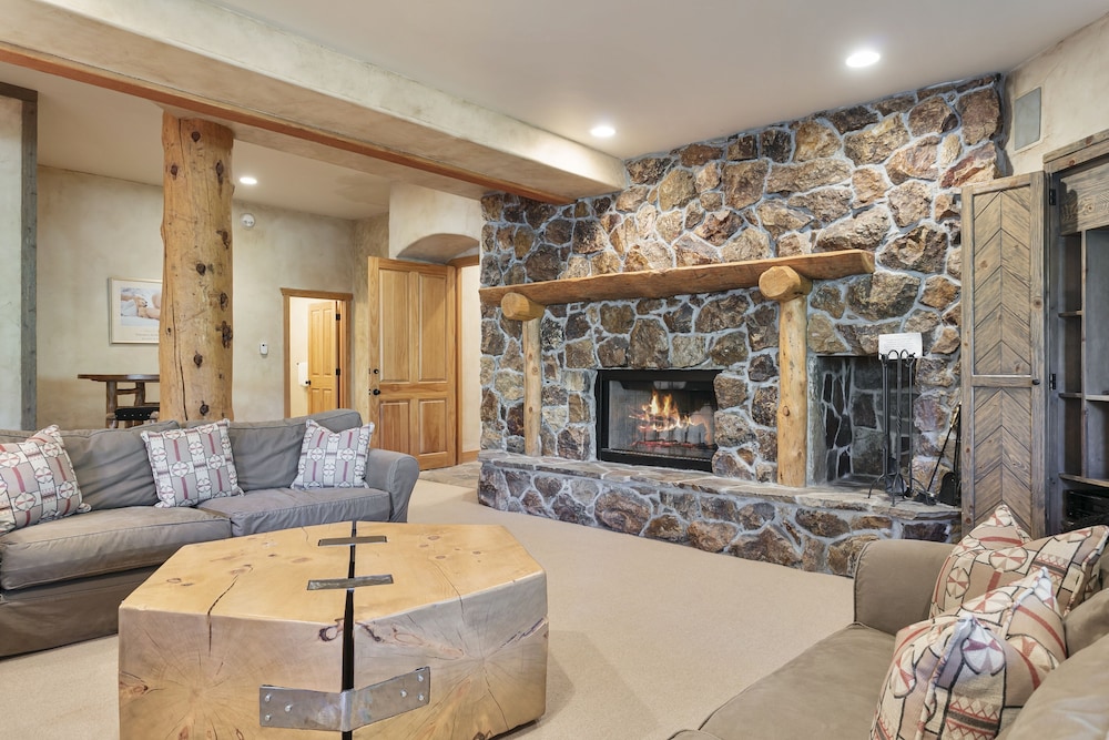 Thistle Drive Home at Deer Valley Resort - 4 Bedroom Home #3020 4 Condo