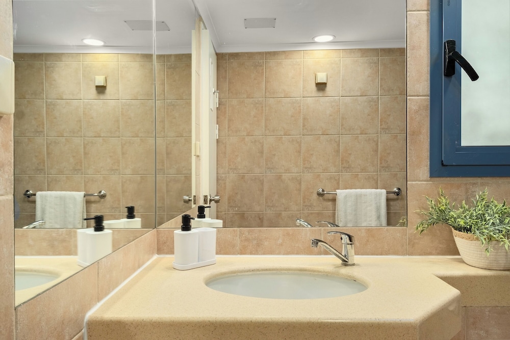 Royal Park Apt Resort by Sea N Rent