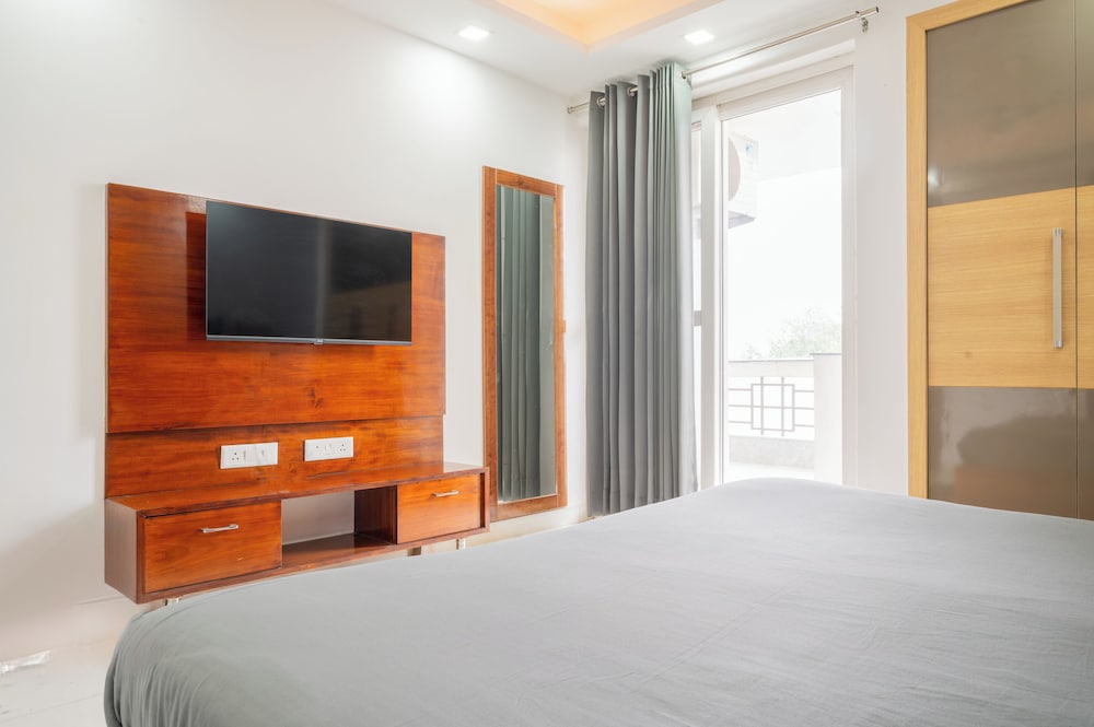 Housr 3 BHK Apartment Sector 45 Gurgaon