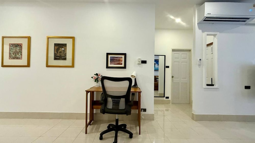 Valley 41 - 2 bdr Private Villa Near Phuket Town