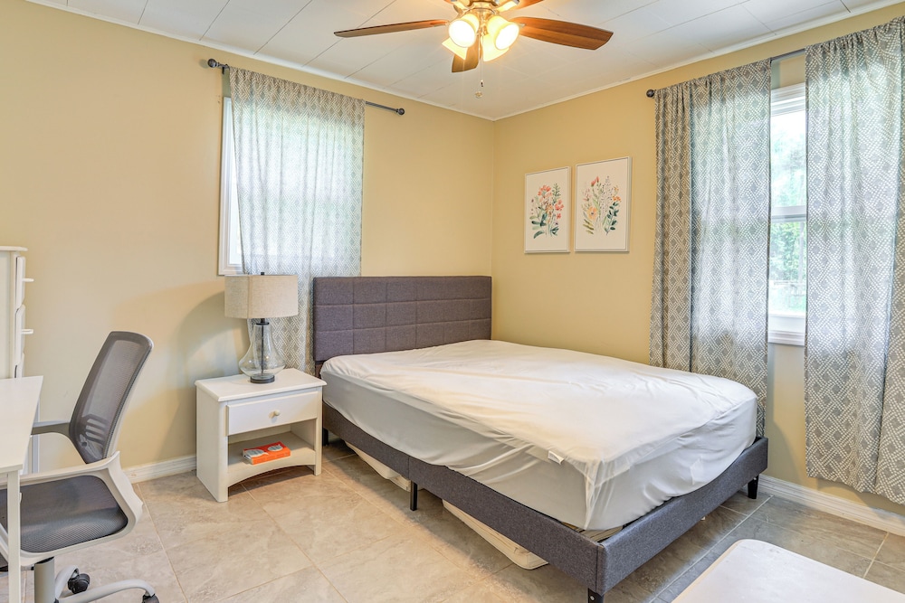 16 Mi to Wec: Horse-friendly Home on 5 Acres!