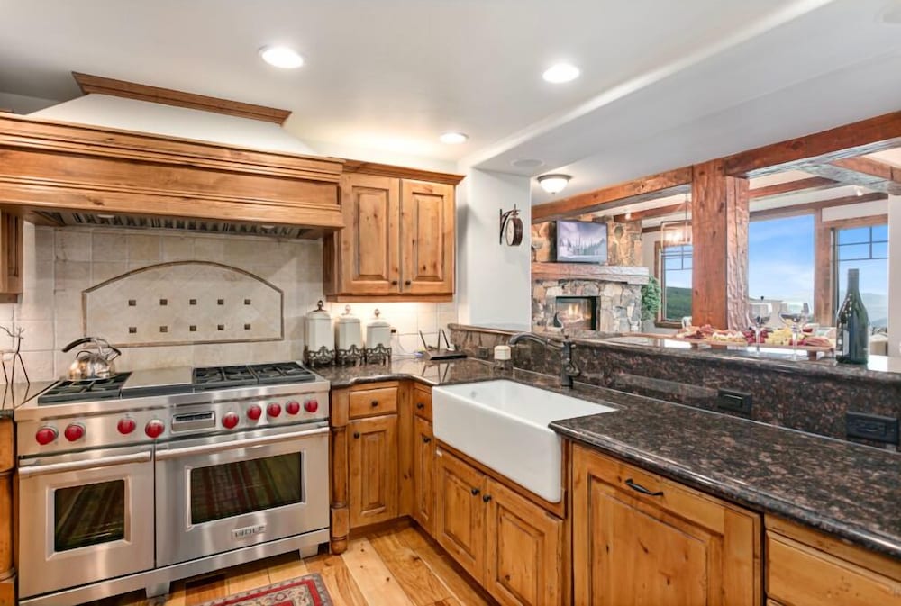 Grand Lodge - 3 Bedroom Deluxe #407 - Ski-in/out 3 Condo