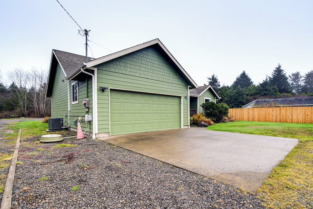 < 2 Blocks to Beach! Pet-friendly Home in Moclips