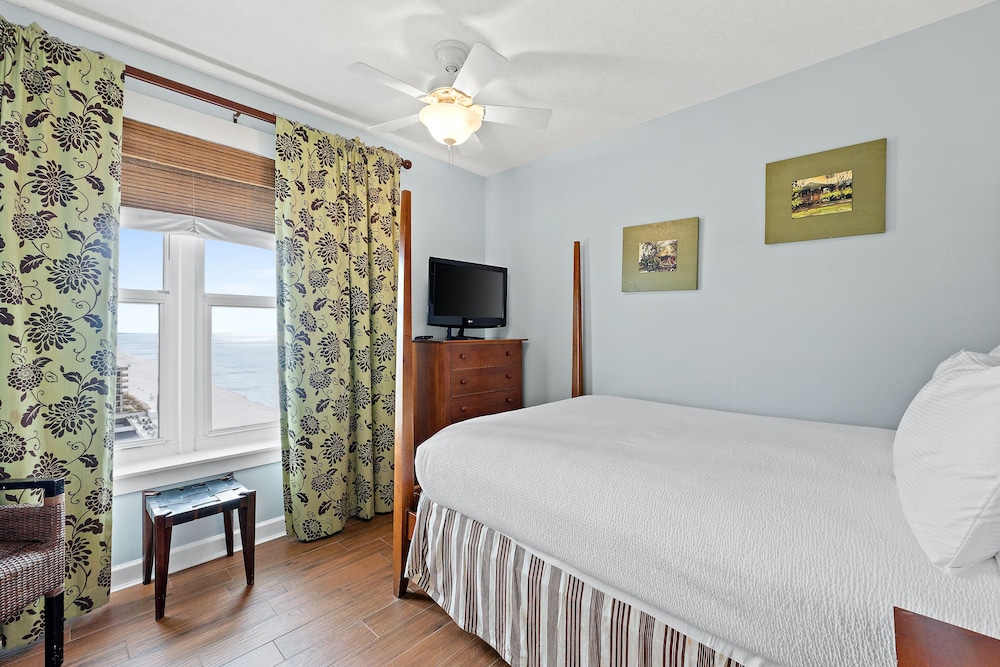 Grand Panama Beach Resort by Panhandle Getaways