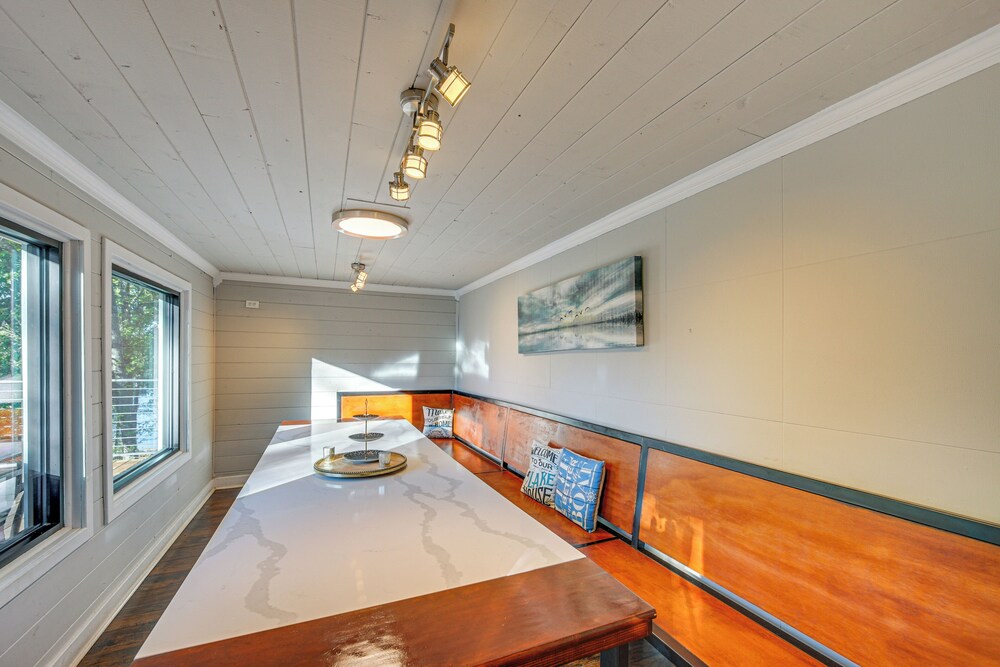 Game Room, Trails! 30-acre Lakefront Streetman Gem
