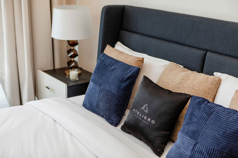 Luxe 3BR with Burj Khalifa view