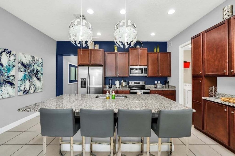 5 Bed Multiple Bunks Perfect For Kids With Pool! 5 Bedroom Townhouse