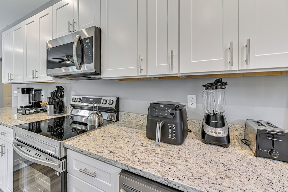2 Mi to Marina & Lake Cumberland! Newly Built Home