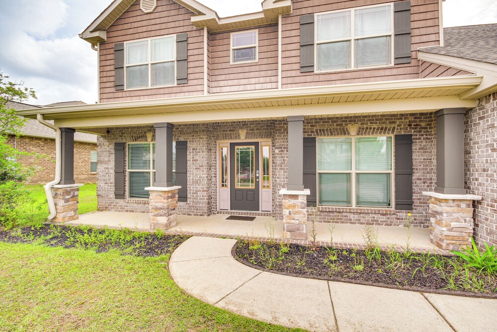 10 Mi to Gulfport Beaches: Family Home w/ Patio