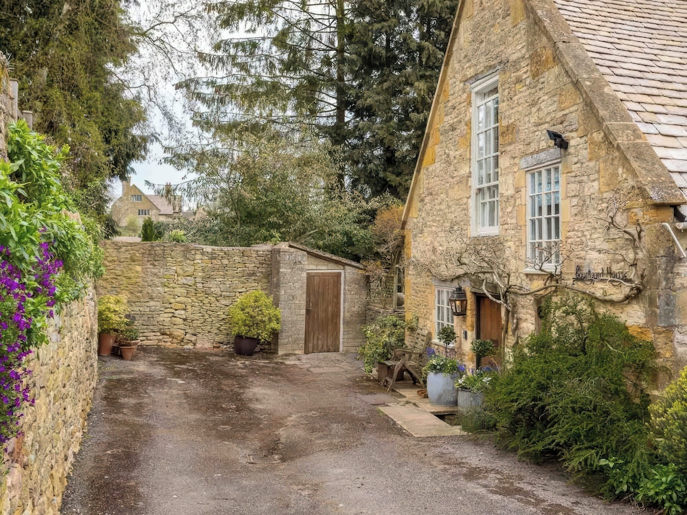 Courtyard House