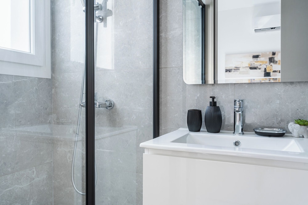 Doria 2-Bedroom Apartment & Balcony in Larnaca