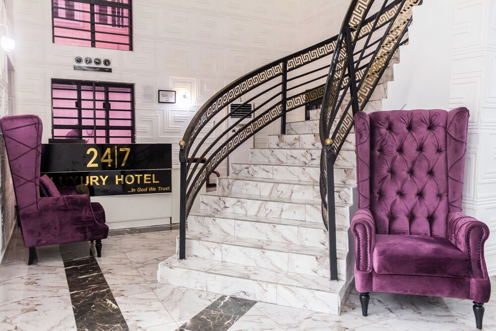 Luxury Hotel Deluxe Room - Sleeps 2 - Gym - Pool