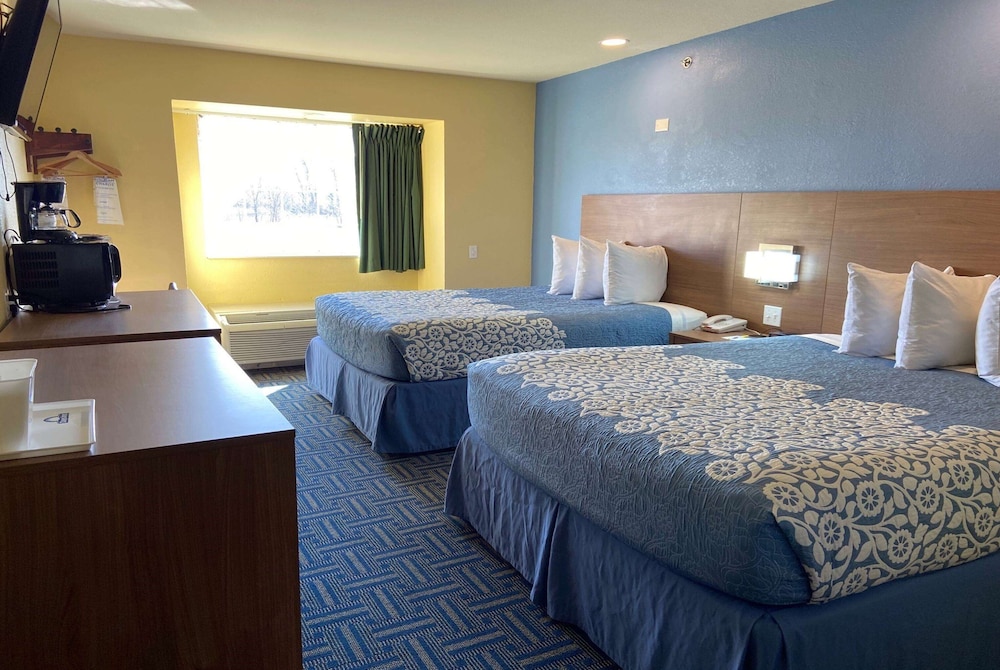 Days Inn & Suites by Wyndham Pryor view 2