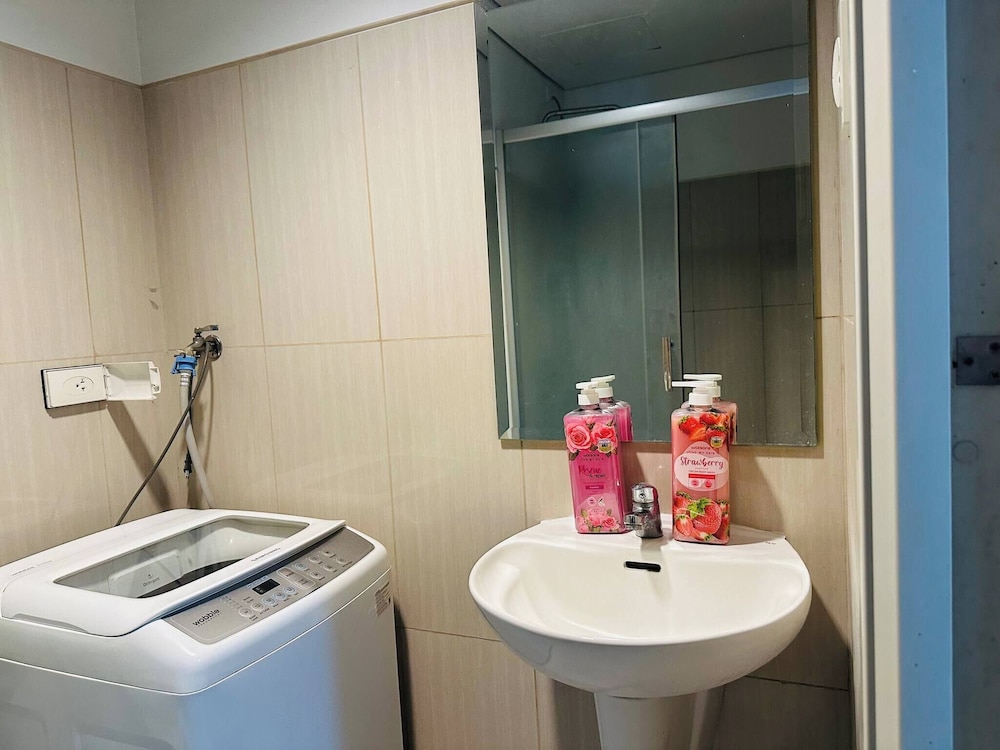 Quaint 2BR Connected Apartment in Pasay City - Perfect for Families Front of MOA