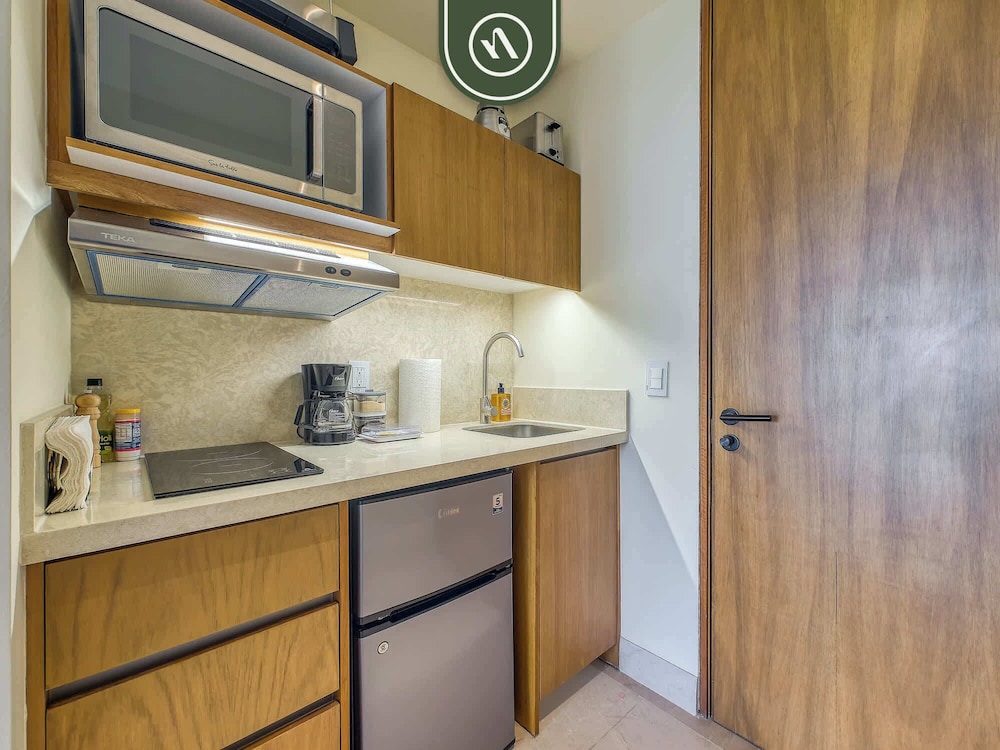 Luxury Condo With Canal View - Near Beach