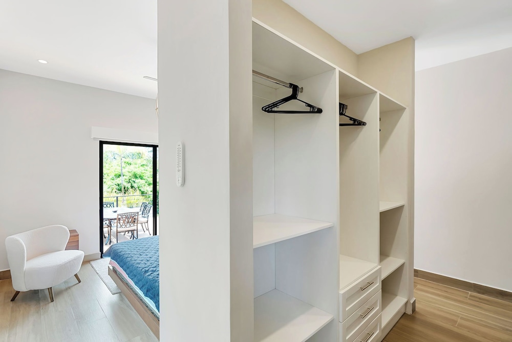 Villa with Minimalist Design & Scenic Deck with Private Infinity Pool and Jungle Views