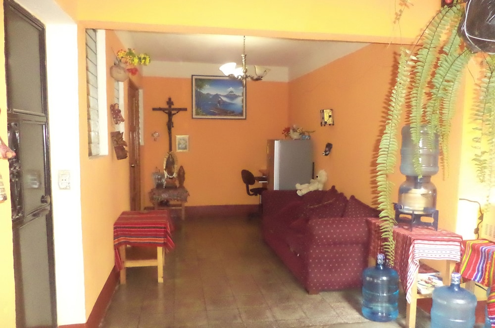 Panajachel Vacations - Hospedaje El Viajero - Property Image 3
