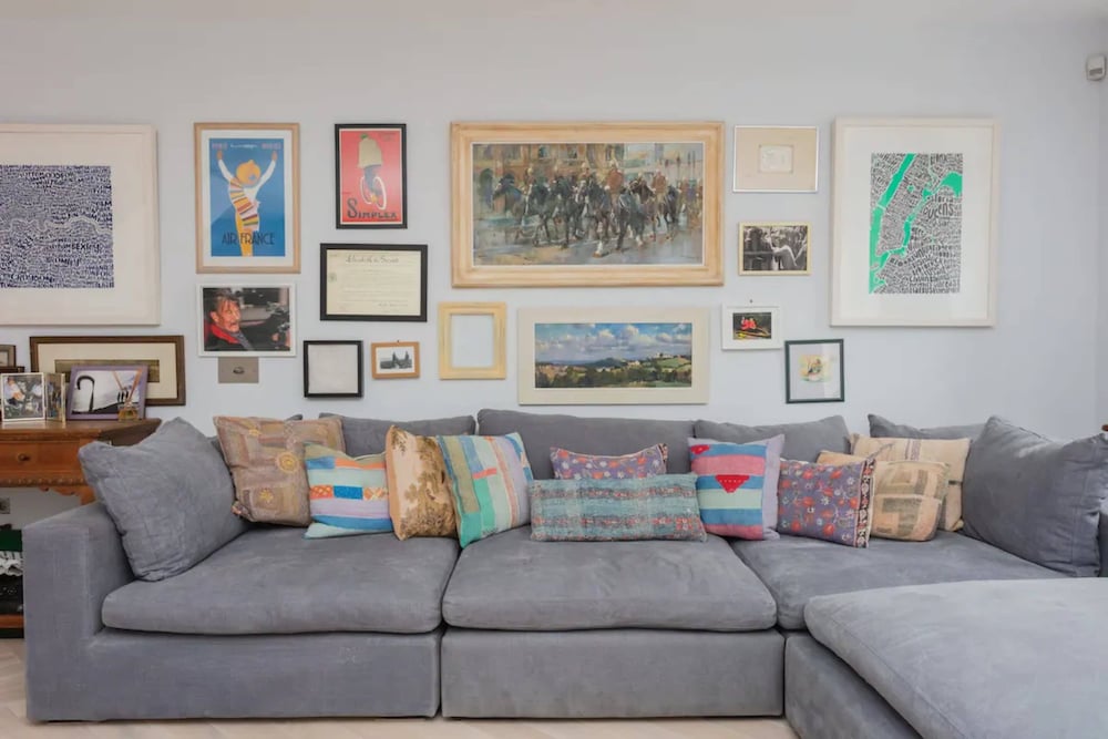 Contemporary 2 Bedroom House in Vibrant Shepherds Bush