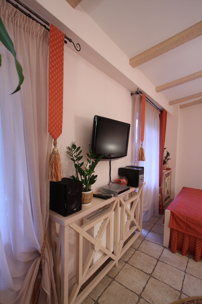 Park-Hotel Butenko Stable