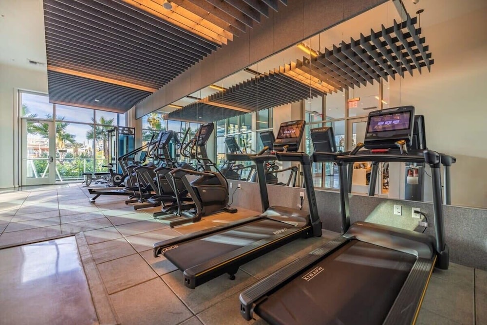 @ Marbella Lane - Grand 2BR w/ Beach & Ocean Views