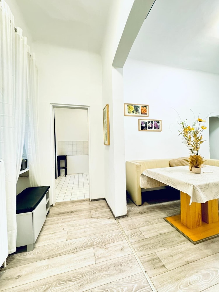 Affordable Cozy 3BR Apt Near FAC Platz