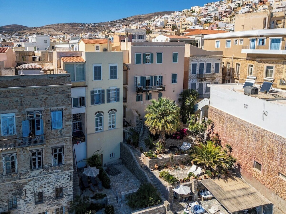 Seaside Neoclassical Property in Vaporia Ermoupoli
