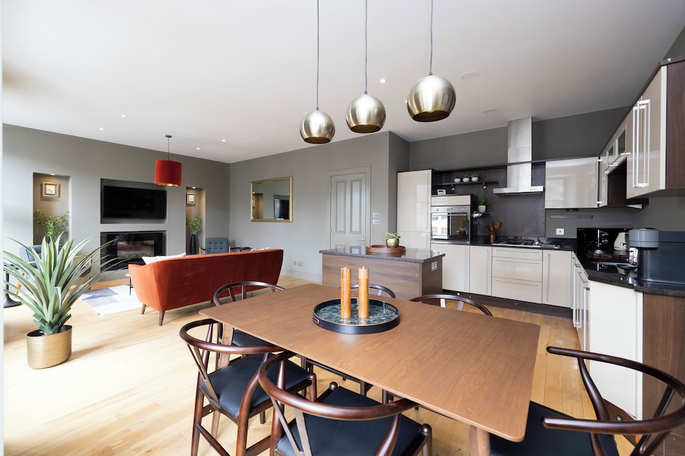 Stylish 2-bed flat in New Town