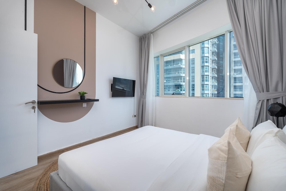 Dubai Marina - Stunning Huge 4 Bedroom Apts Near JBR - Gym - Pool - Parking by Sojo Stay