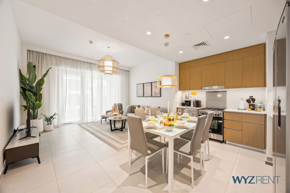 Beachside 2BR W Pool Gym Lagoon Access