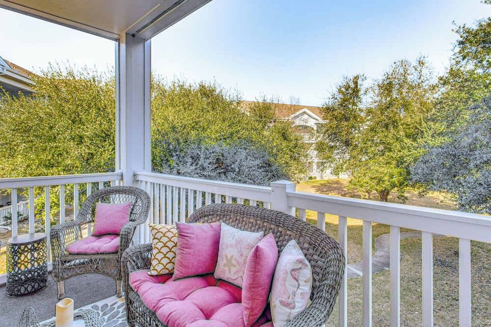 Swim, Putt & Play: Central Condo in Myrtle Beach!