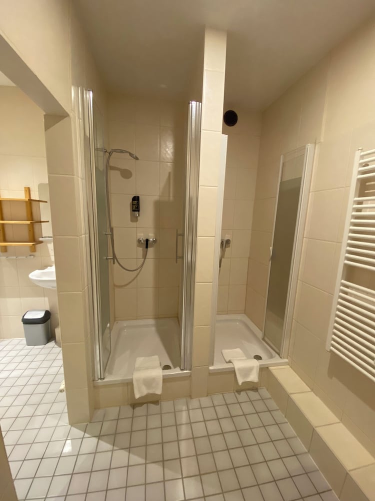 Singer109 Hostel