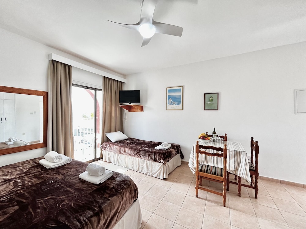 79 AN - Stay Nissi Chrysland Studio 215