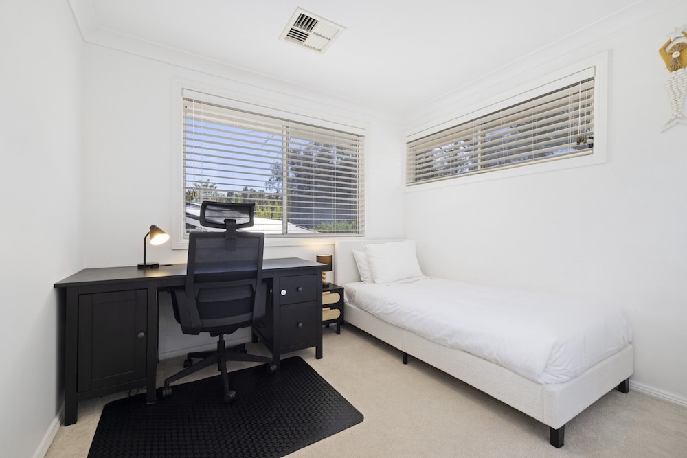 Spacious 4-bed Home Near Avalon Beach