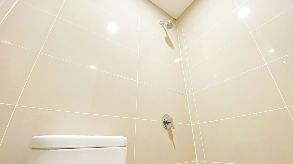 Comfortable And Modern Studio Apartment At B Residence