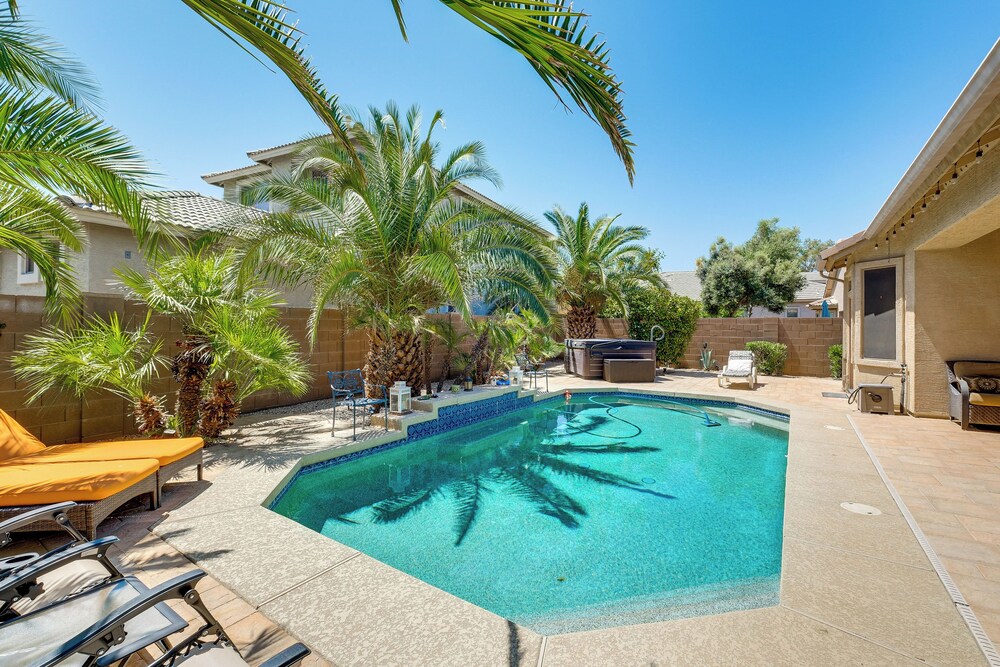 3 Mi to Harrah's Ak-chin Casino: Poolside Oasis!