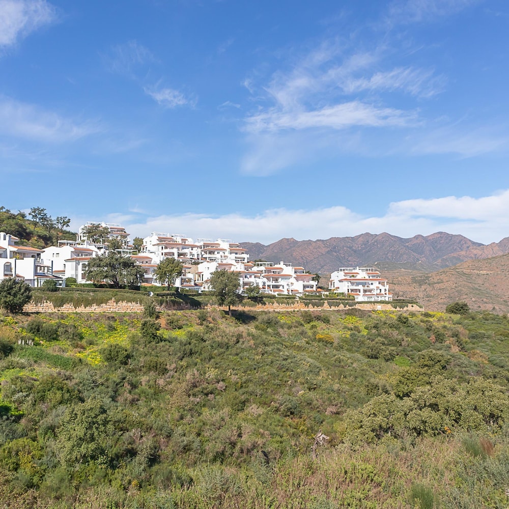Apt Mairena Forest sea View Pool