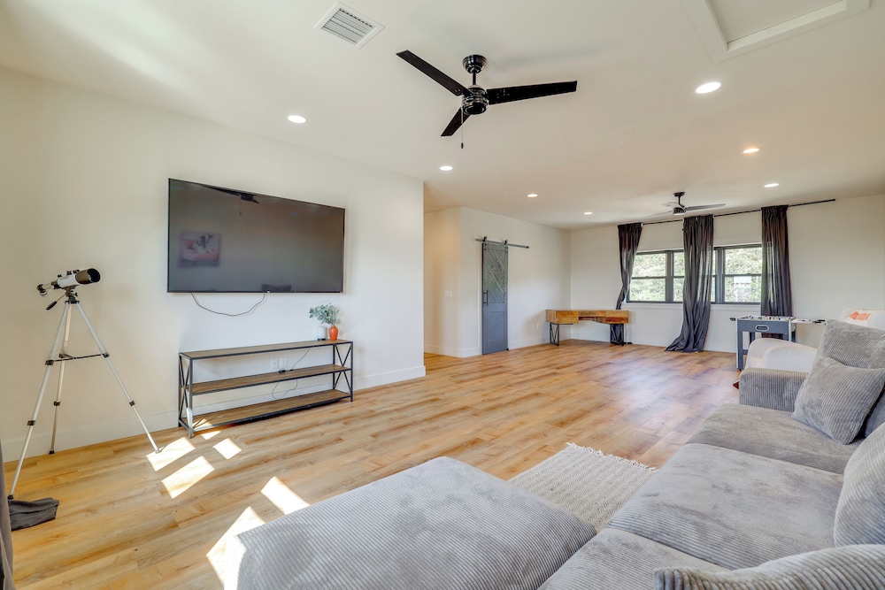 Nat'l Forest Access & Mtn Views: Family Eagar Home