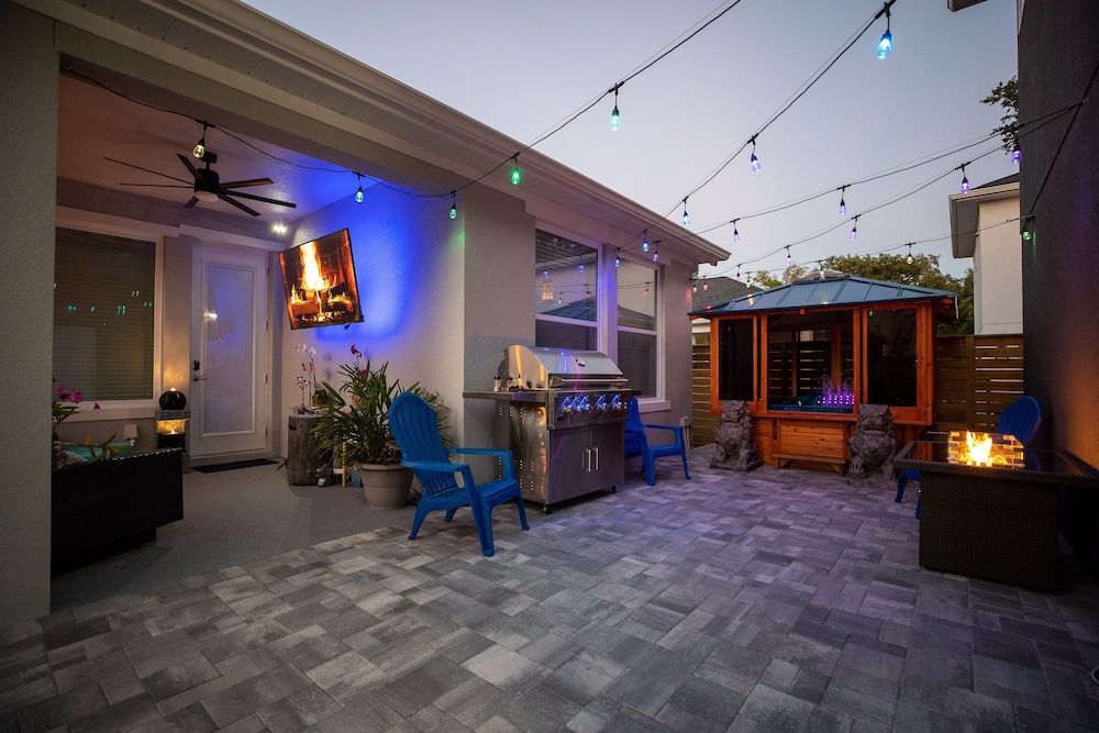 Brand New Modern Pet Friendly Zen Home W/ Private Home Theater & Hot Tub! 2 Bedroom Home by RedAwning