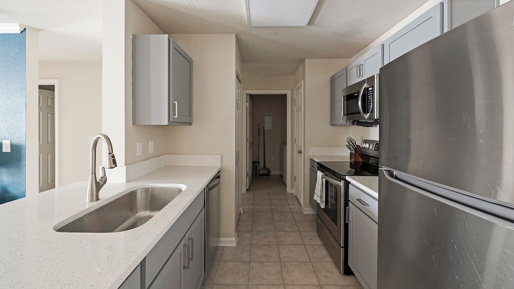 Landing Beautiful 1bd, Courtyard, Clubhouse