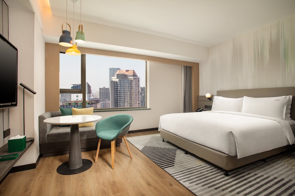 Holiday Inn Shanghai Nanjing Road by IHG 9