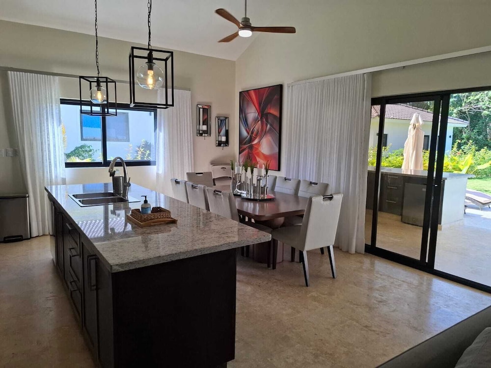 Luxury 5 Bedrooms Villa in Hispañola -sosua