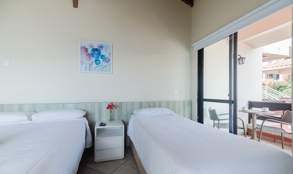 JOFs Apartamentos c Piscina e Vista Mar