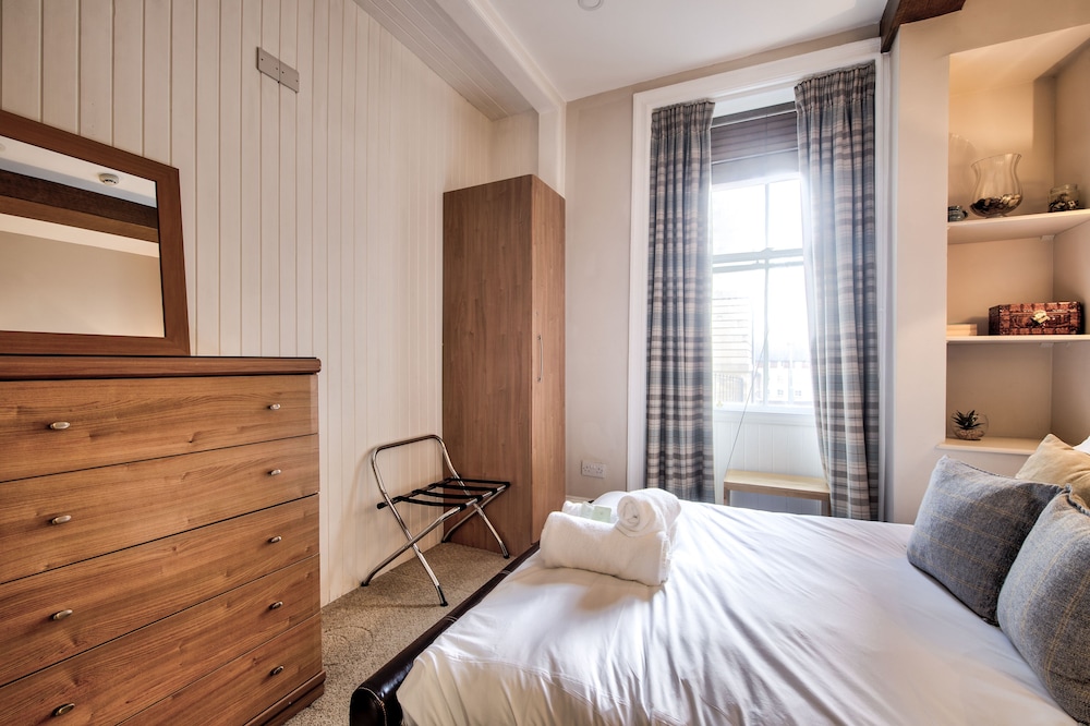 St Stephen Street Apartment view 3