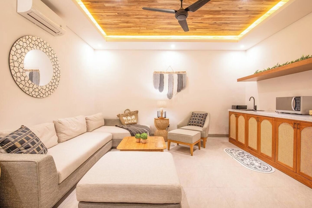 Luxurious 6 BR With Sea View, 5 Mins to Savaya