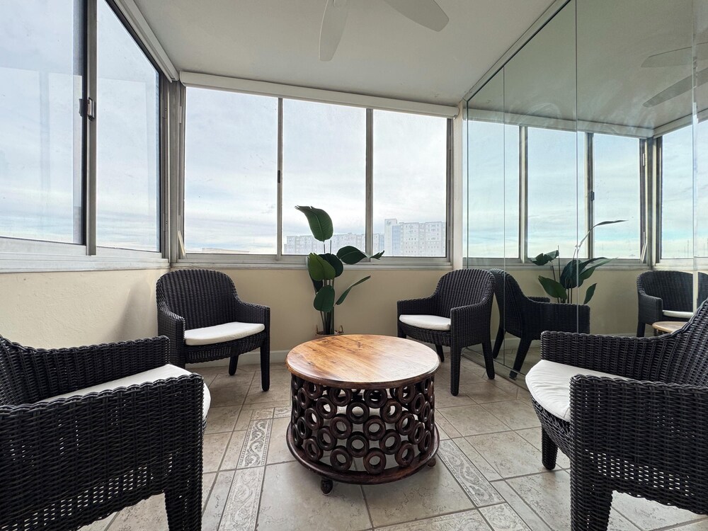 Downtown 3BD City View with Washer Dryer