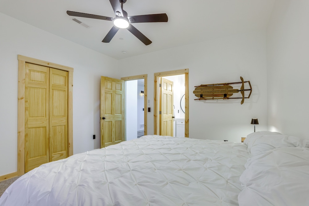 Mtn Cabin w/ Hot Tub + Game Room in Mchenry