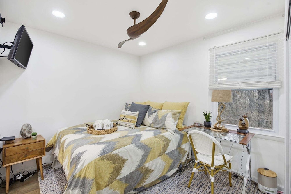 Stylish Hot Tub Retreat With Ping Pong 3 Bedroom Home