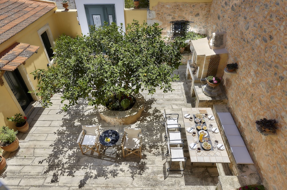 Hotel Castello Villa Daphnes - Private Pool & Whirlpool