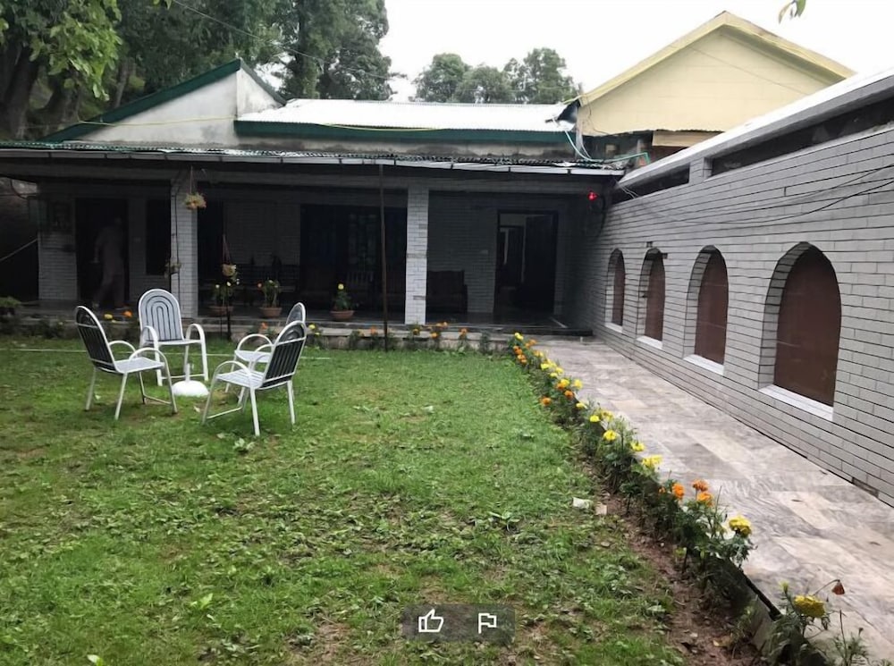 Khan Guest House Murree view 4
