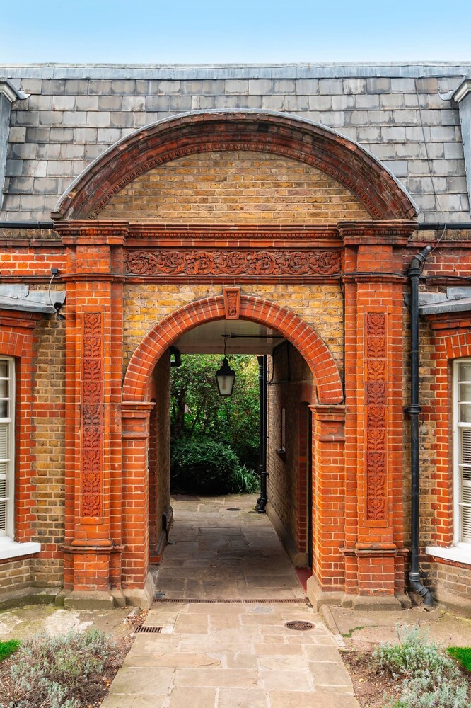 The Kensington Gatehouse - by Out of Office Lifestyle